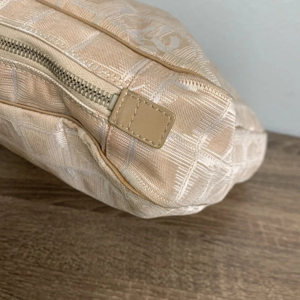 EUC Chanel canvas office bag or laptop bag. - Picture 4 of 10